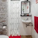 є світло в квартирі Two-room On Lanzheronovskaya