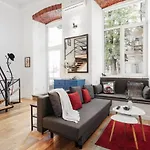 Appartamento є світло в квартирі Two-room On Lanzheronovskaya