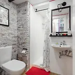 є світло в квартирі Two-room On Lanzheronovskaya *