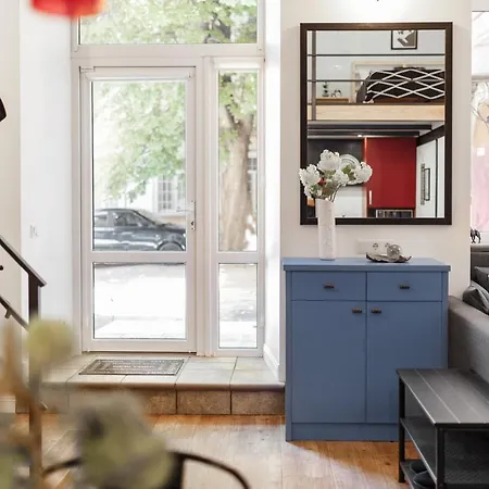 Apartment є світло в квартирі Two-room On Lanzheronovskaya