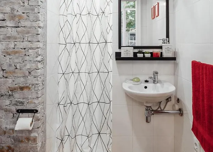 є світло в квартирі Two-room On Lanzheronovskaya