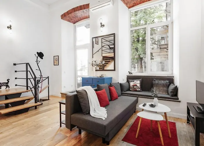 Apartment є світло в квартирі Two-room On Lanzheronovskaya