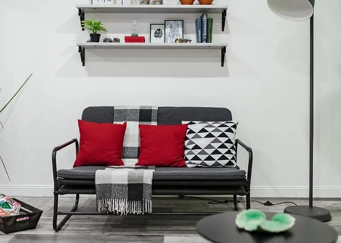 Apartment є світло в квартирі Two-room On Lanzheronovskaya *